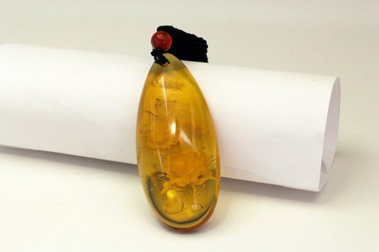 Amber Carved Floral Pattern Pendent  琥珀花吊坠