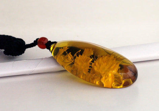 Amber Carved Floral Pattern Pendent  琥珀花吊坠